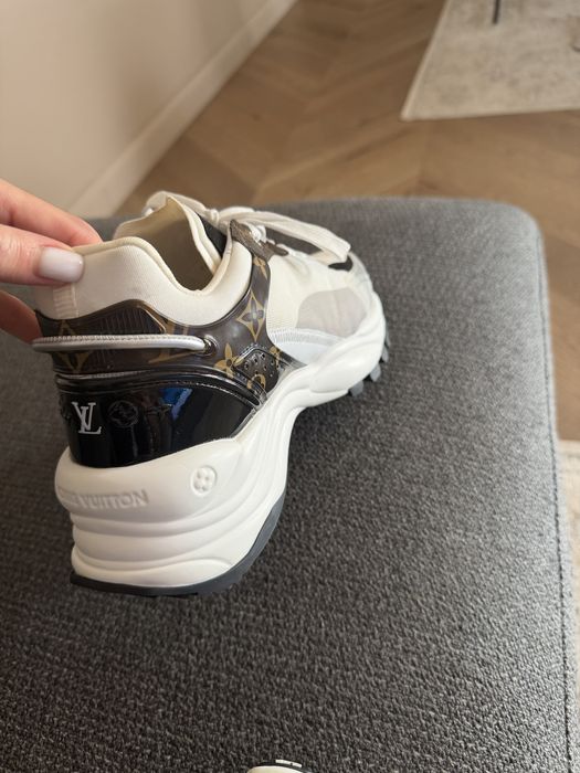 Обувки Louis Vuitton.   .