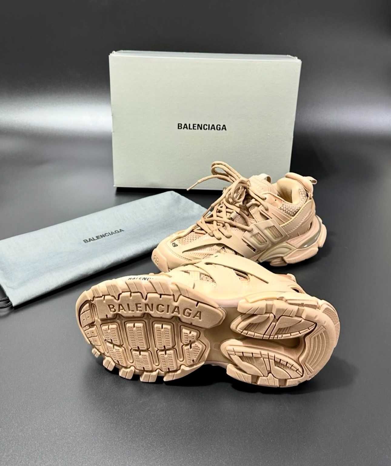 Balenciaga Track Бежов