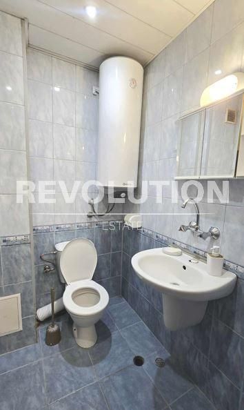 Двустаен апартамент в района на Колхозен пазар!