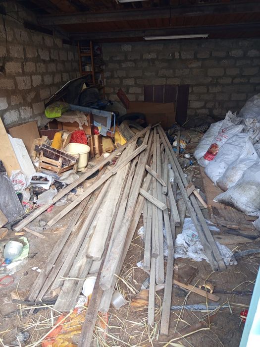 Деревянные брусья, доски и лаги для строительства