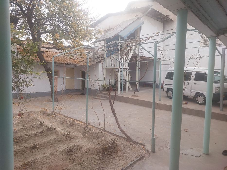 Шайхонтохур тумани Чорсу Куштут махаллада3,5сотих ховли сотилади.