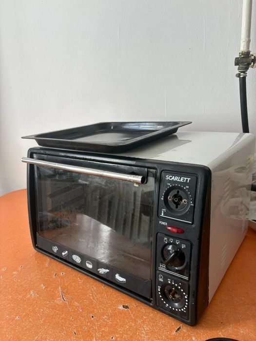 Әсел пеш сатылады. Жұмыс жасап тұр.