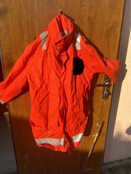 Куртка с капюшоном Sarri Supplier. Новая Жаңа Киілмеген.