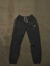 Nike track pants/ панталони Nike