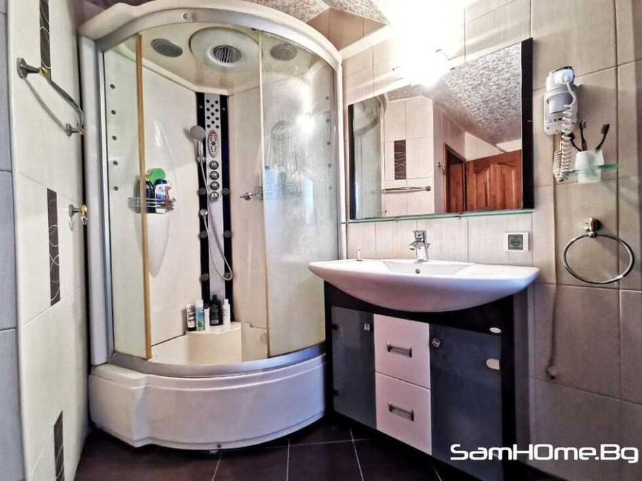 Дава се под наем Тристаен апартамент в Варна, Гръцка махала - 110 кв.м за 900 € - Снимка #11