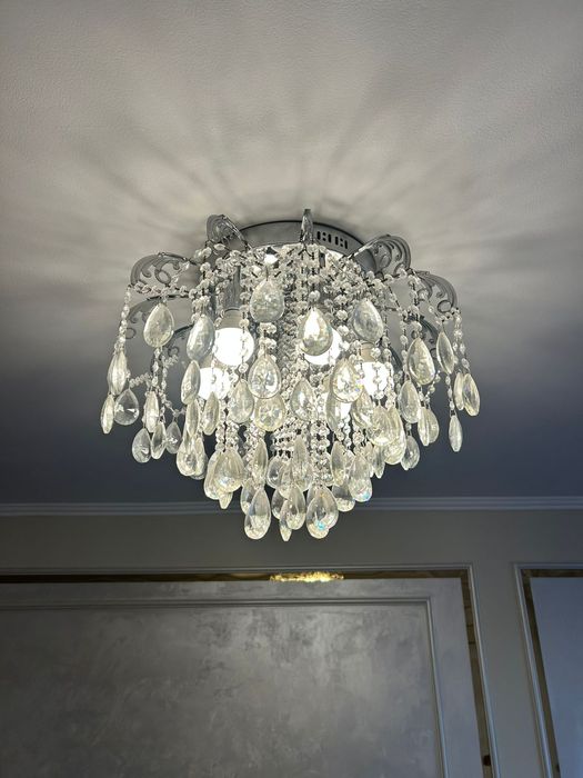 Люстра. Очень красивая.