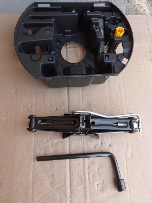 Cric,cheie de roti PEUGEOT 5008, 3008, 2008, CITROEN DS7