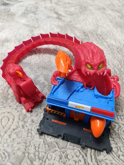 Игровой набор Hot Wheels "Атака Скорпиона"