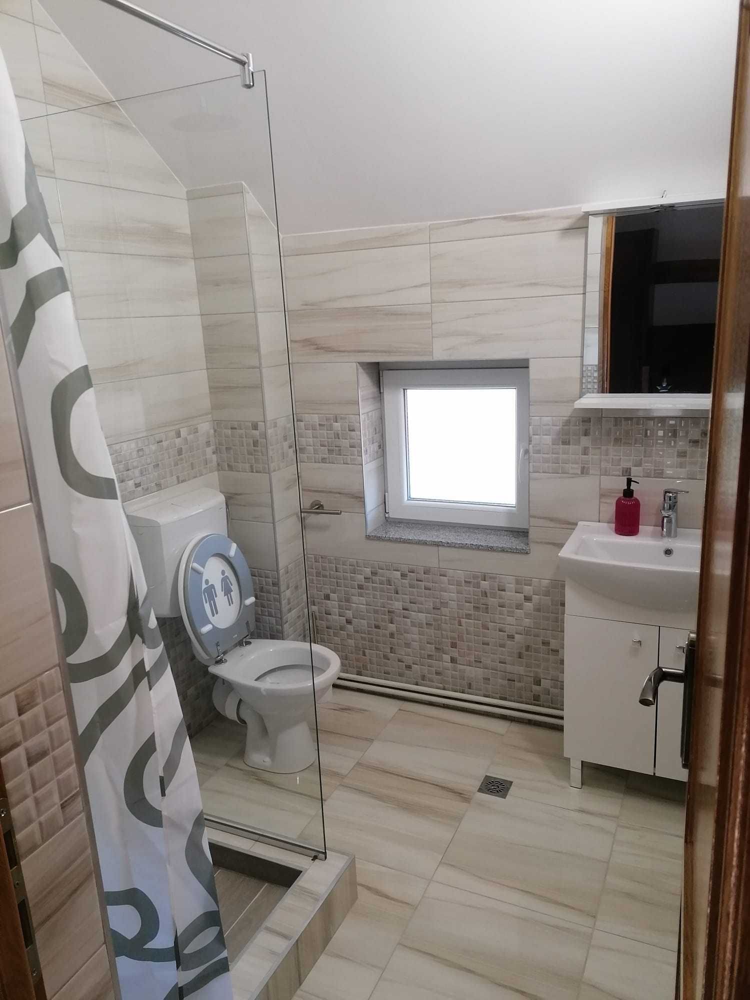 Închiriez casa noua în Carbunari, la 12 km de Baia Mare.