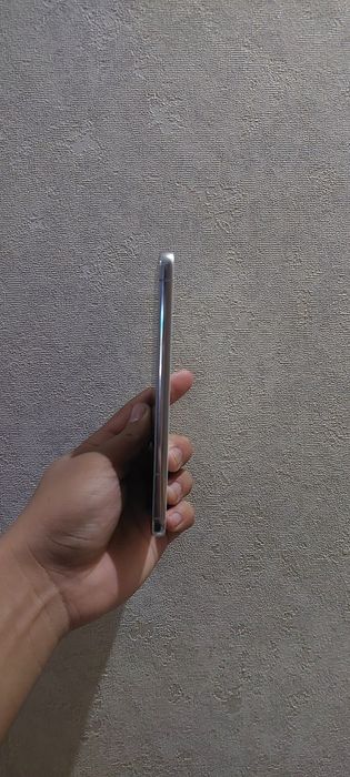 Samsung s22 + hech qayeri alishmagan 256gb kareski azgina chaqa chuqas