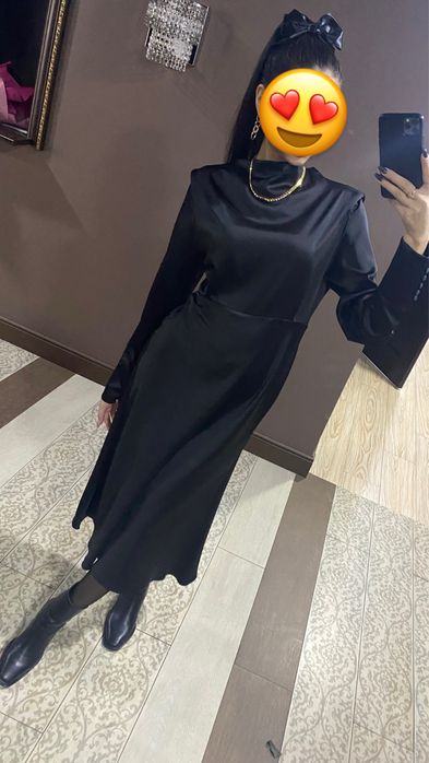 Продам атласное платье в длине миди-макси