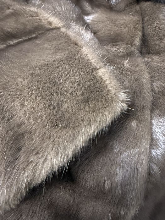 Продам норкововкю шубу