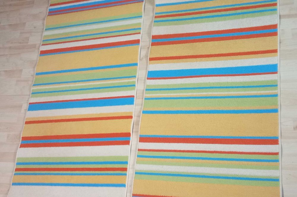 Килим и две пътеки