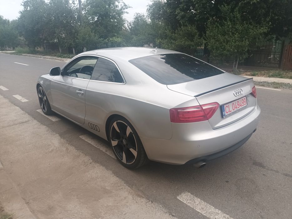Vând Audi a 5 Motor 2.7