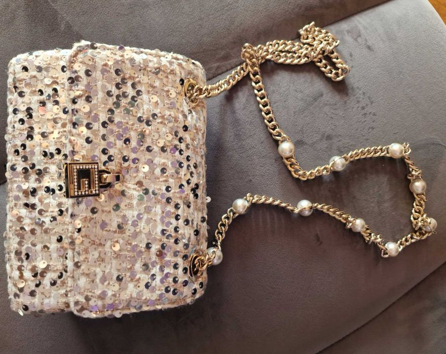 Нова чанта Guess с пайети и перли