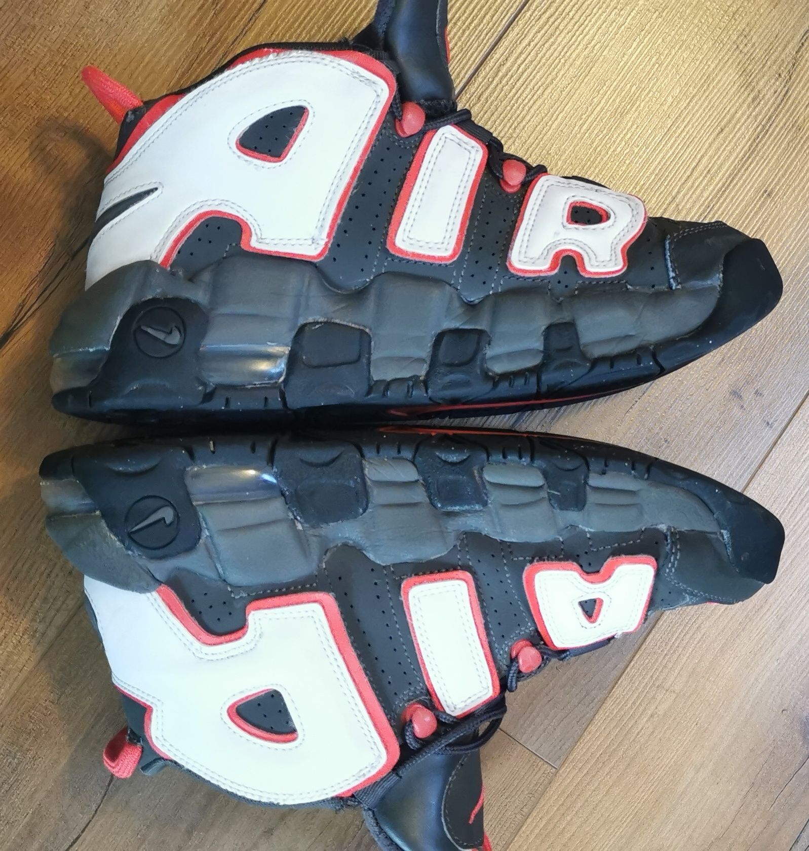 NIKE Uptempo mărimea 38 (24 cm) originali, în stare impecabila.