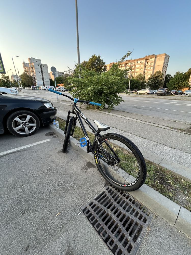 Dirt jump custom build