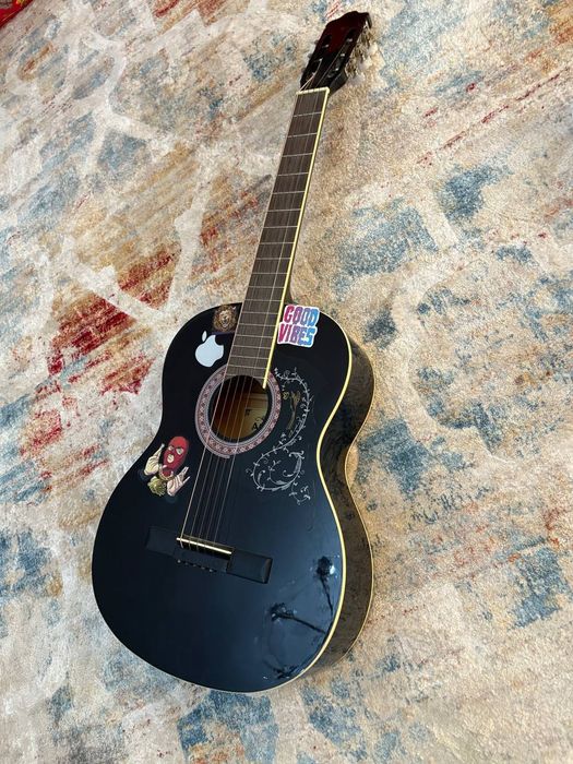 Продаётся гитара в отличном состоянииии