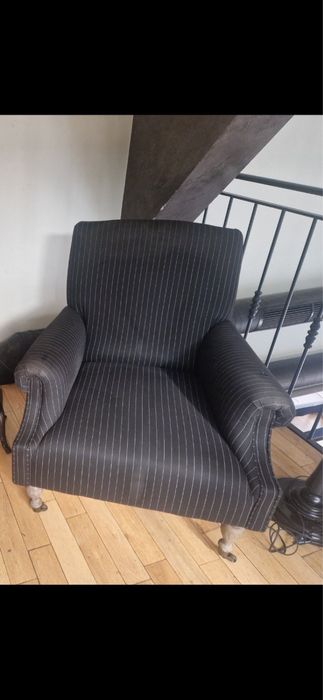 Дървен диван двойка и френско кресло