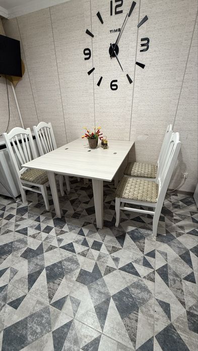 Стол со стульями