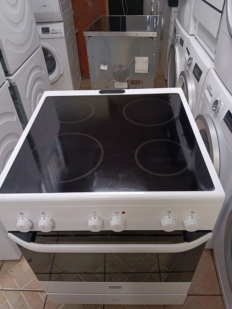 Свободно стояща печка с керамичен плот Voss Electrolux 2 год.Гаранция!