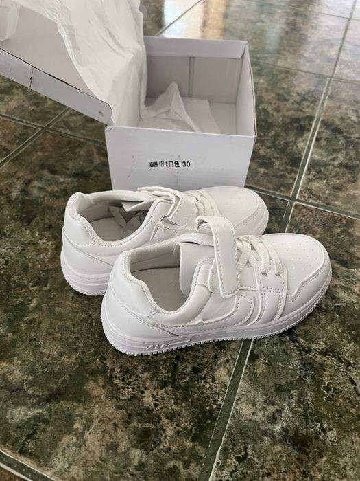 Adidasi albi noi nr 29-30