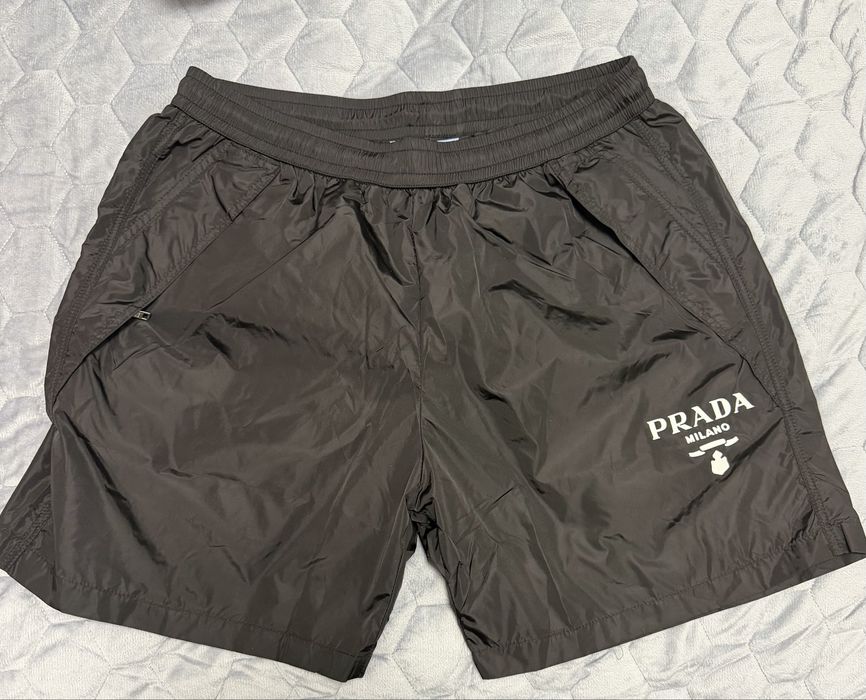 Pantaloni scurti Prada