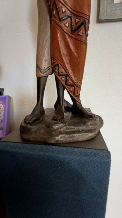 Статуетка на африканско момиче и момче