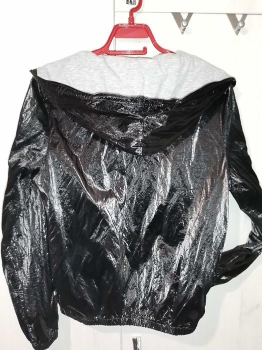 Дамско модно черно късо яке