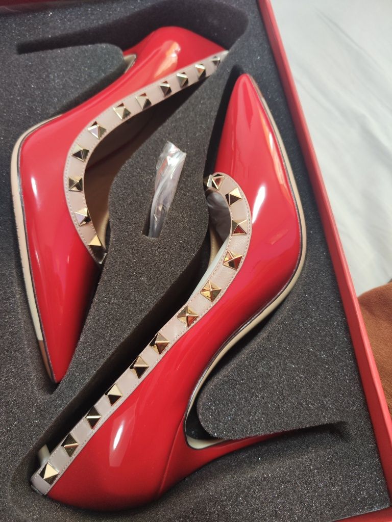 Pantofi stiletto