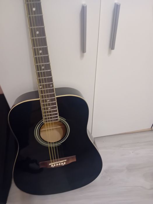 Черна Акустична Китара + комплект 10 перца