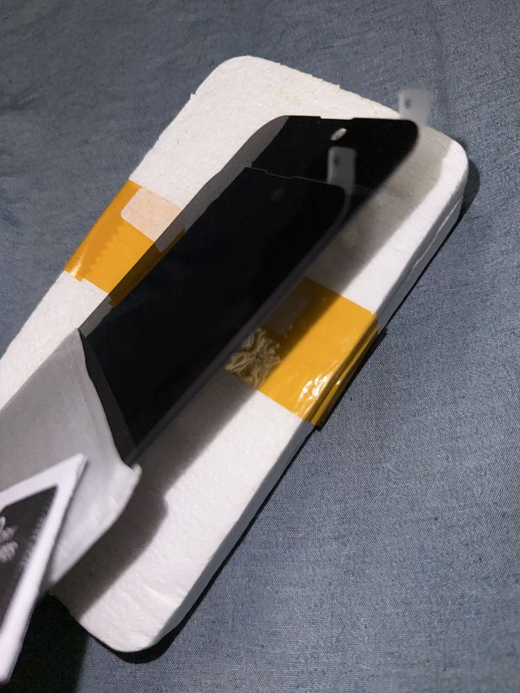 iPhone 16 PRO MAX 2 стъклени privacy + 3 стъклени протектора за камери