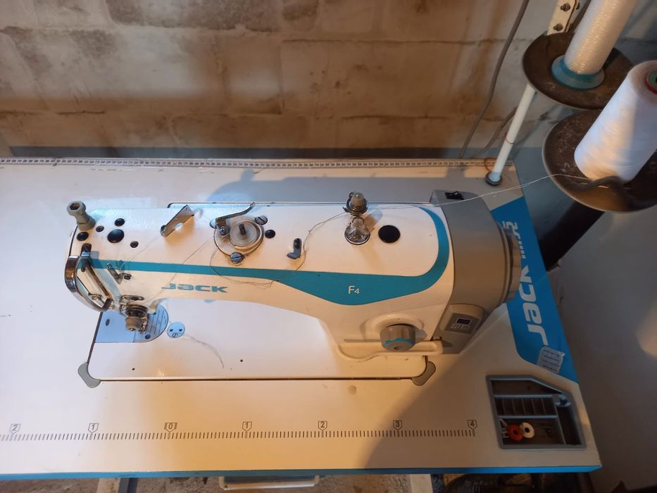 Продам швейная машина