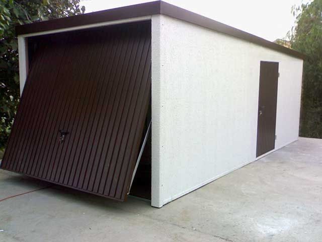 Vând garaje auto din structura metalica invelite cu blocuri sandwich
