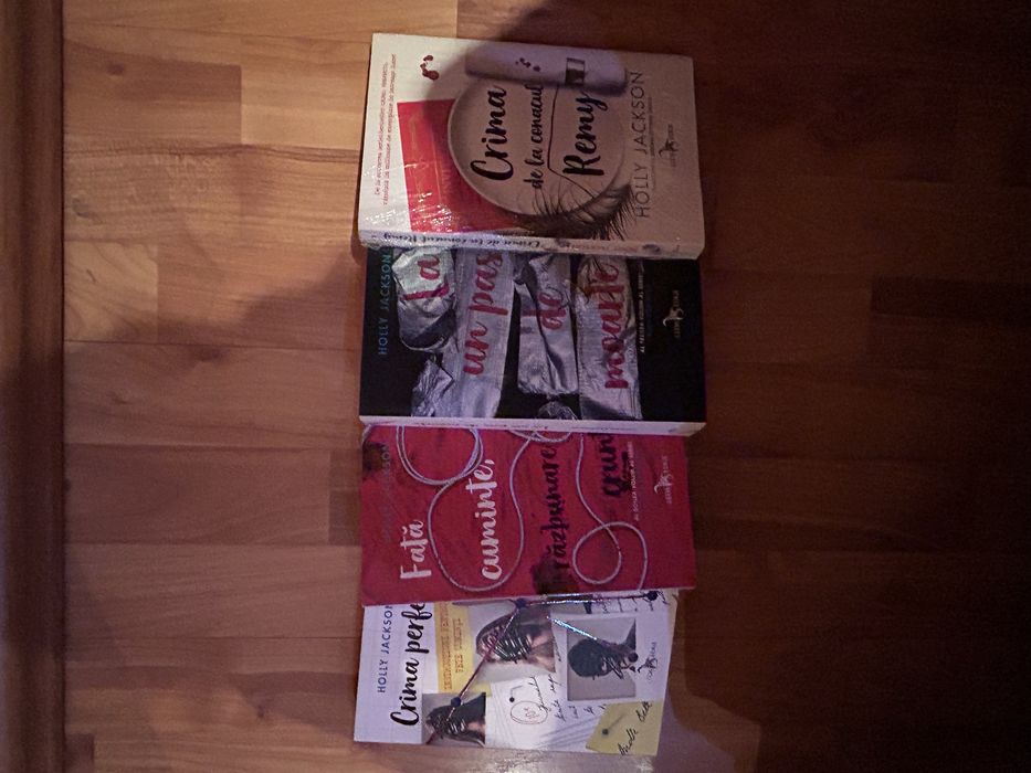 Vand seria Crima perfecta+ o carte noua