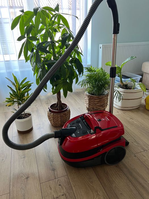 Aspirator Bosch Pet pro cu spalare BWD 421