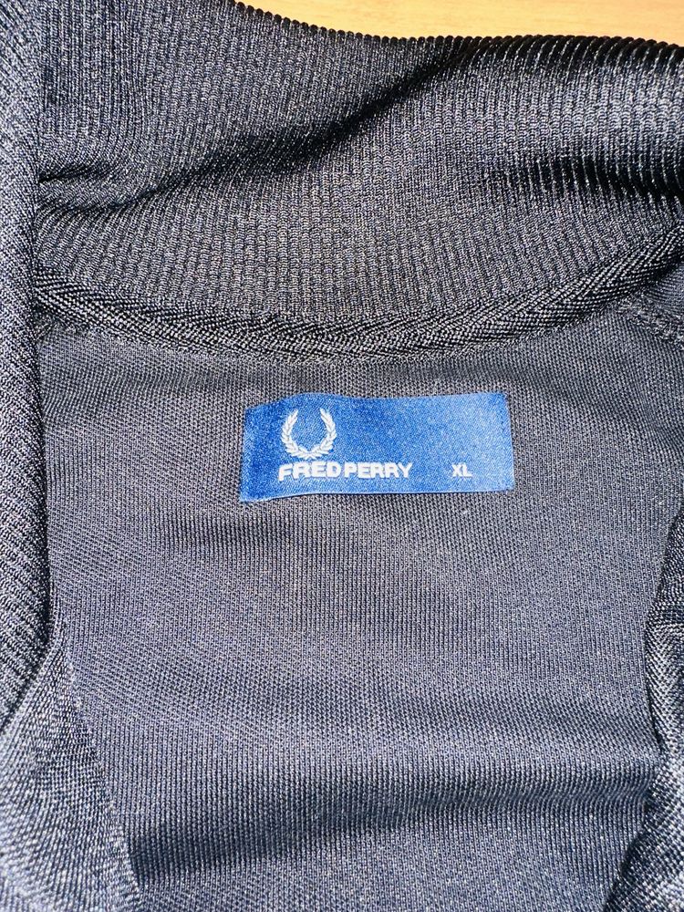 Суичер Fred Perry размер XL