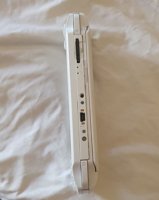 Игравой пристафка Sony PSP E.1008 Белий память 4 gb
