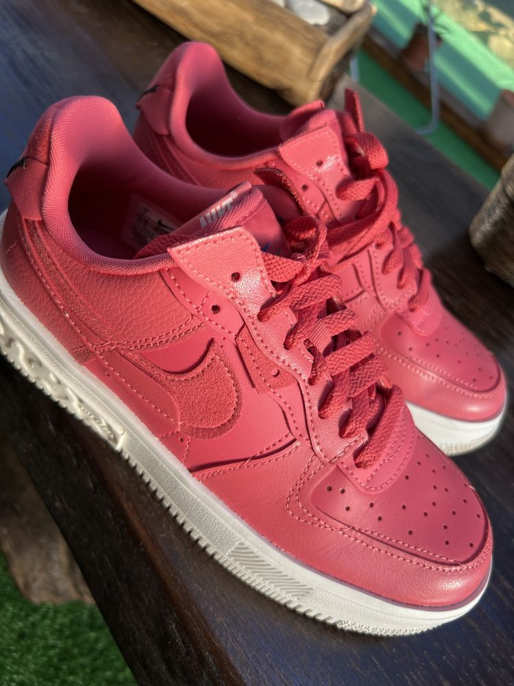 Дамски обувки  NIKE AIR FORCE 1