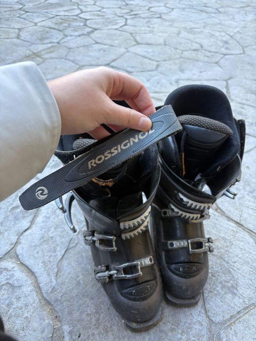 Schiuri +clapari +bețe pentru ski