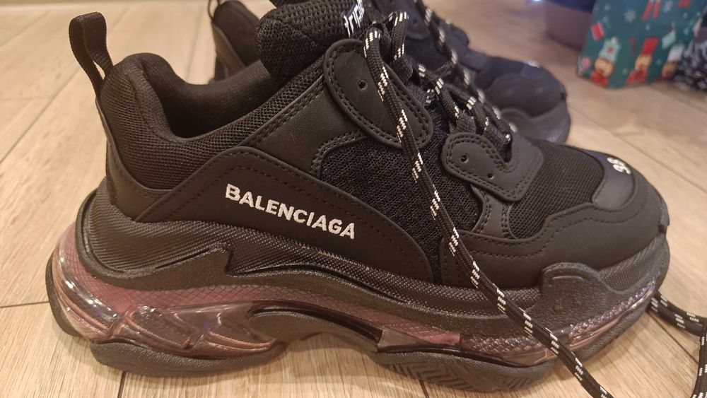 Черни маратонки Balenciaga Triple S