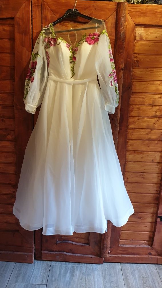 Rochie de mireasa purtata o singura data