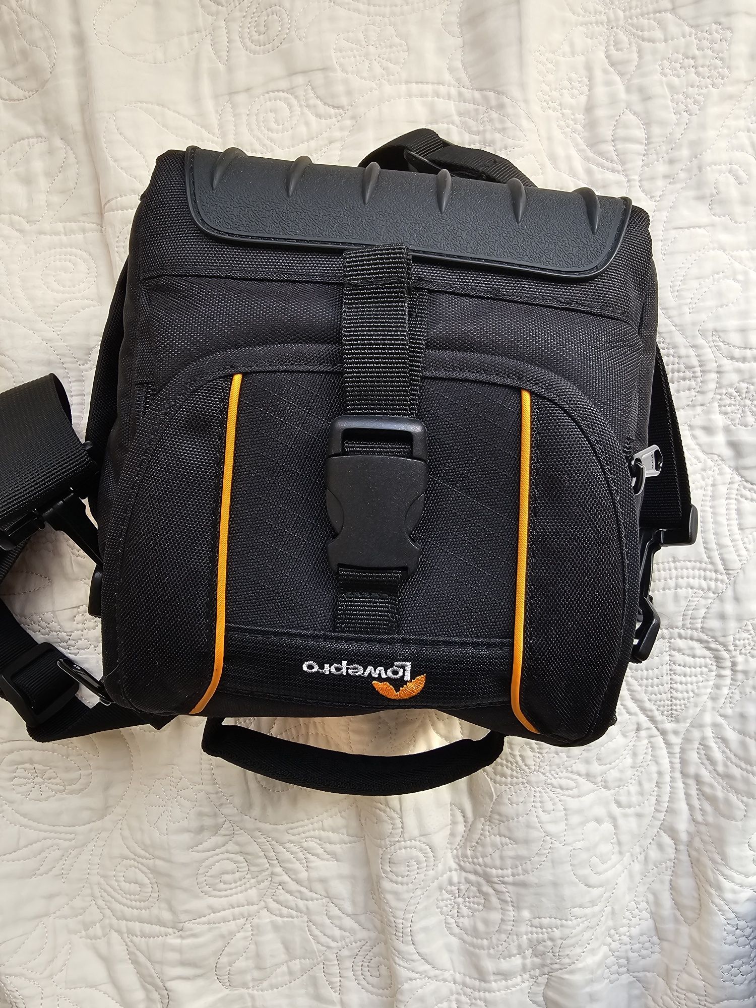 Нова чанта за фотоапарат Lowepro Adventura SH 140 II Black