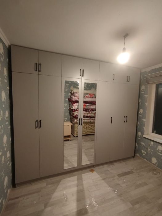 Шифанер  3двр. разное есть