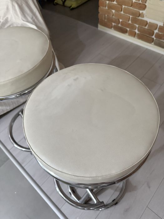 Vand 2 scaune de bar