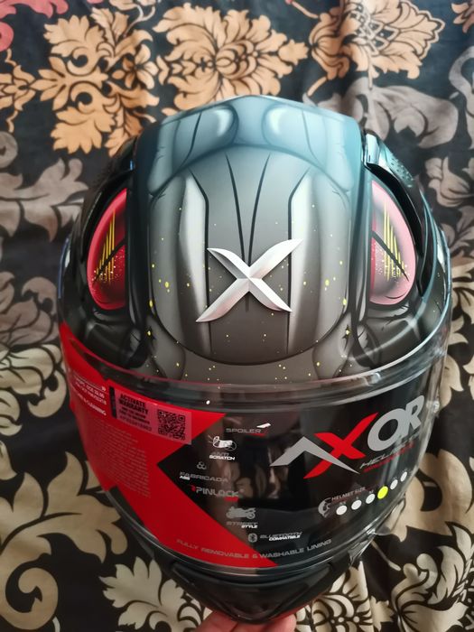 Каска за мотор Axor Apex Venomous с очила