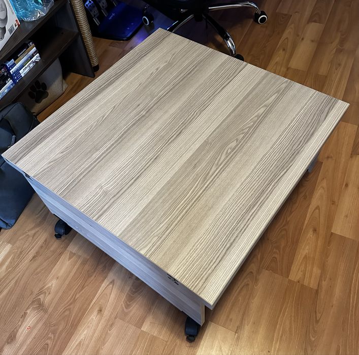 Маса с повдигащ механизъм