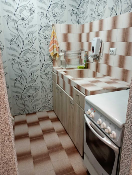 Давам под наем тристаен апартамент в кв Железник