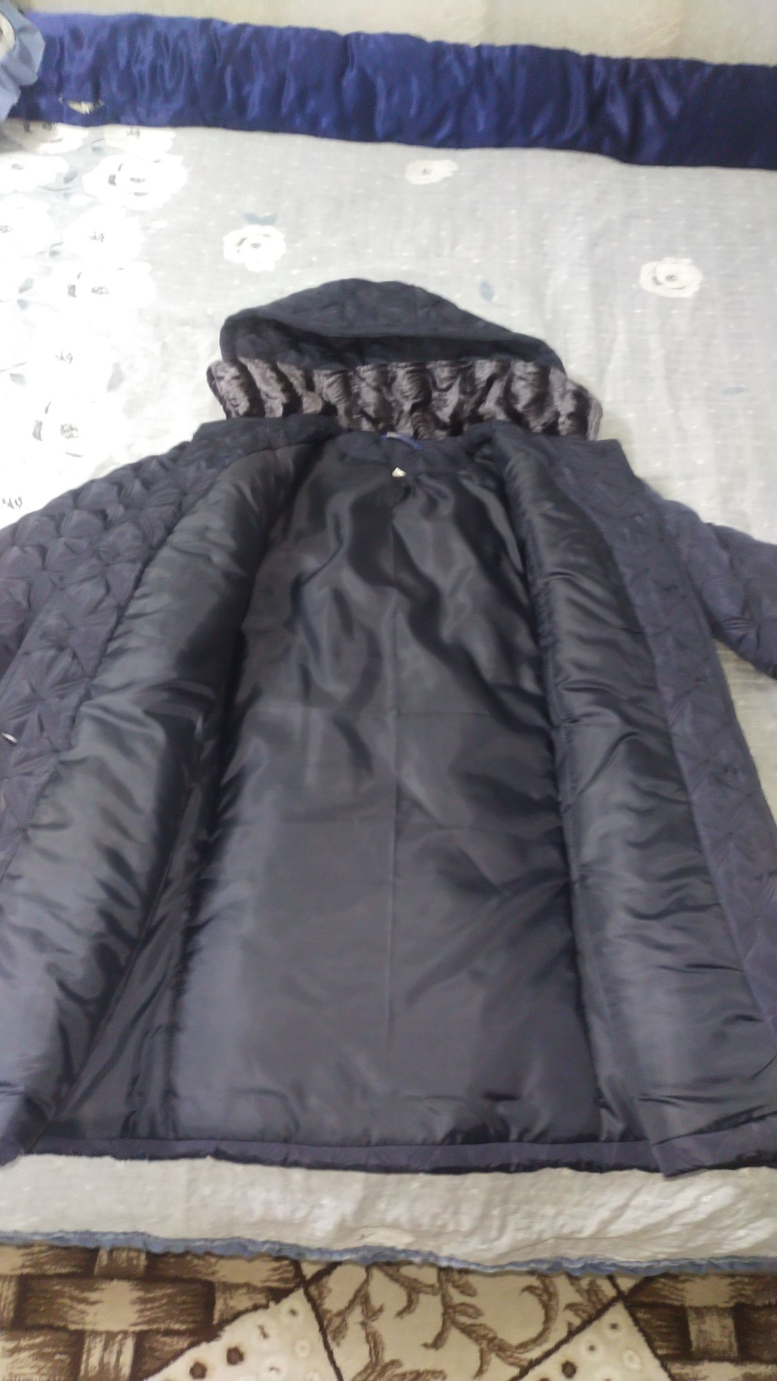 Продам женскую куртку размер 60