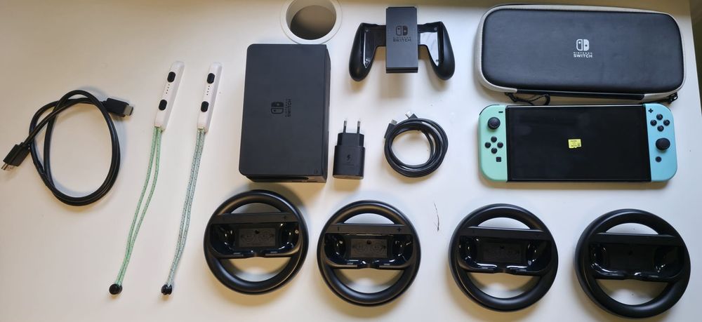 Nintendo Switch Oled + Accessorii